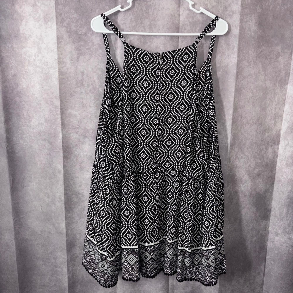 NWT Torrid Size 5 Border Black White Challis Ruffle Geometric Babydoll Tank - Picture 2 of 9